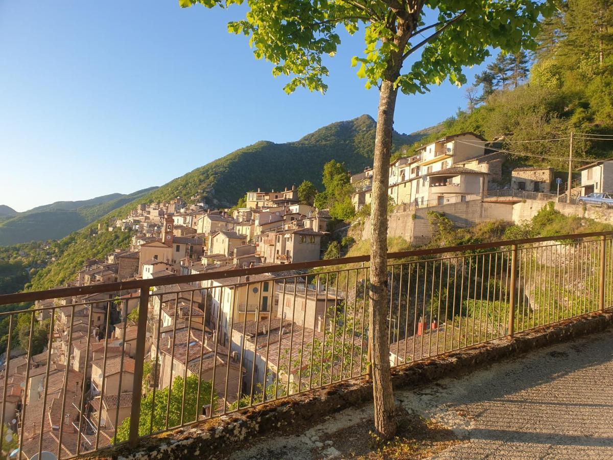 La Casa Sul Fiordo Del Turano Guest house *